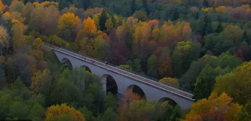 Железнодорожный мост через реку Красную