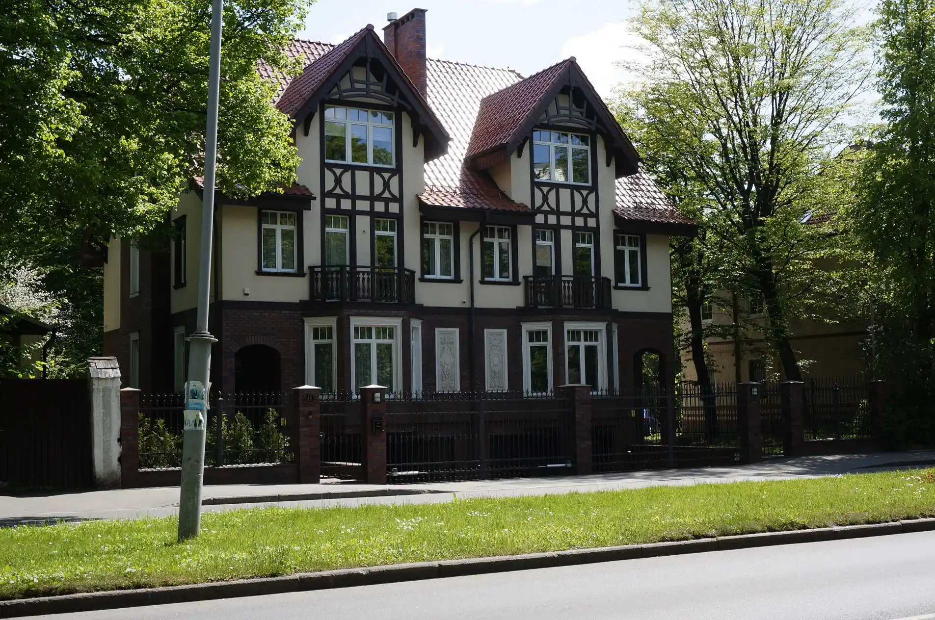 Прогулка по Калининграду в районе старых немецких вилл Амалиенау